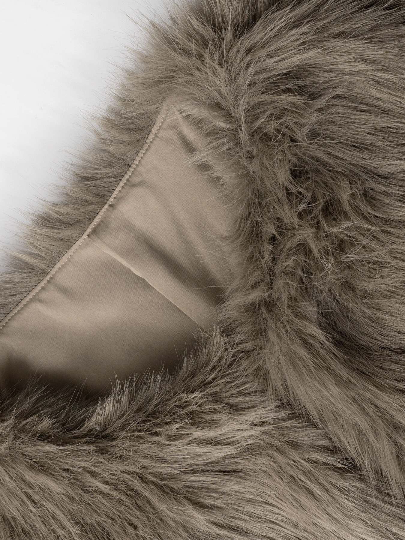 Round-collared short mock-fur jacket Women‘s loose-fitting thin-looking fleece cardigan Dinner party warm jacket