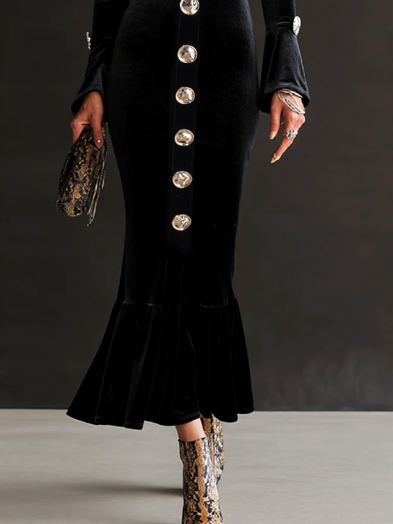 Woman‘s Black Velvet V-Neck Bell Sleeve Button-Embellished Mermaid Maxi Dress