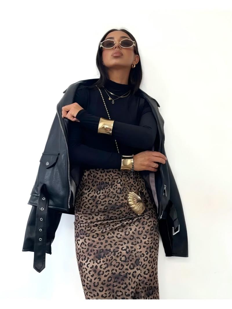 Woman's High-quality solid color turtleneck sweater