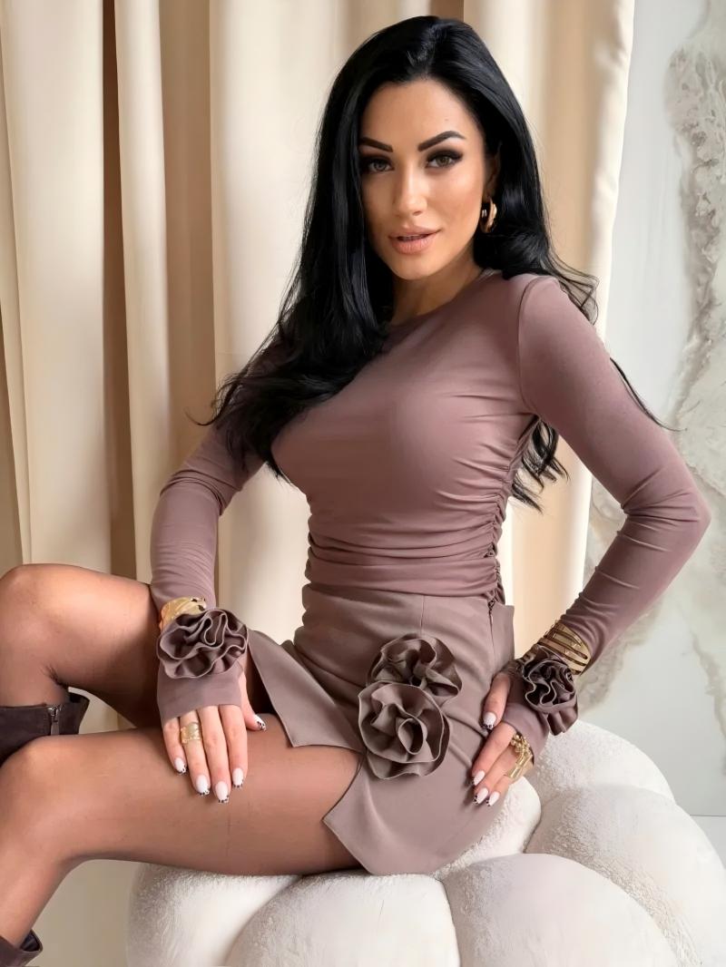 Woman's 3D Floral Detail Side Slit High Waist Mini Skirt