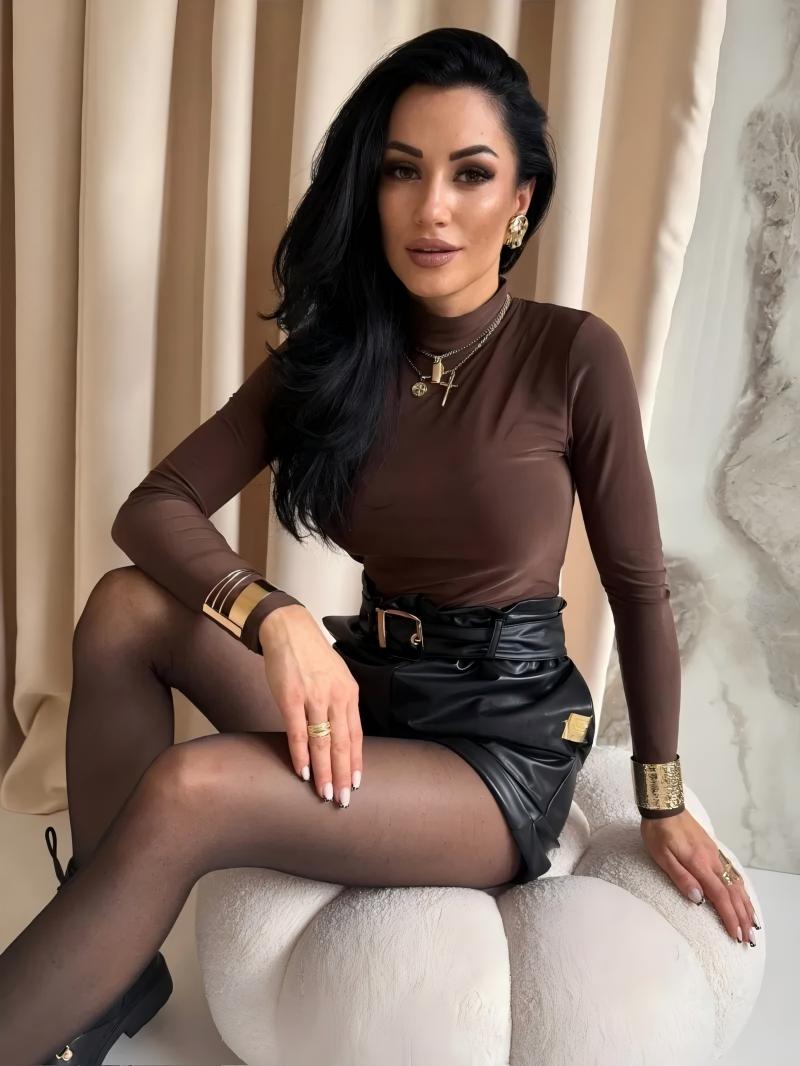 Woman's High-quality solid color turtleneck sweater