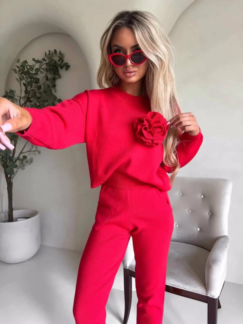 Woman's Knitted Cashmere Co-ord Set with 3D Floral Detail