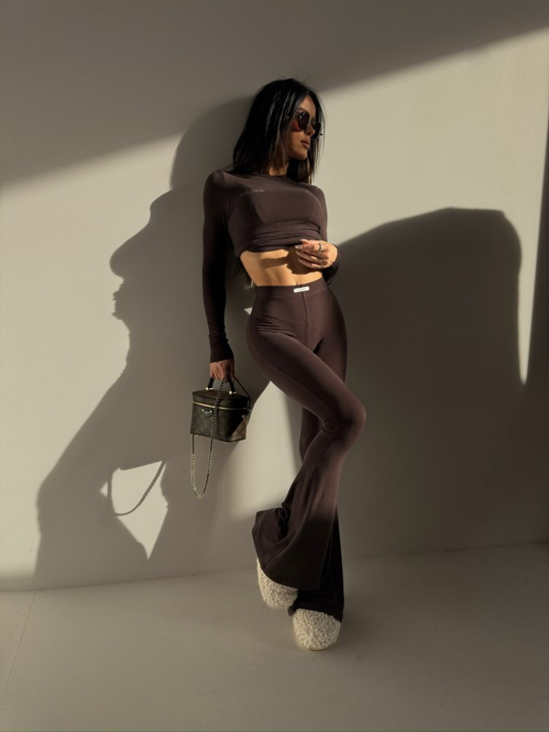 Woman's High Waist Flared Leggings