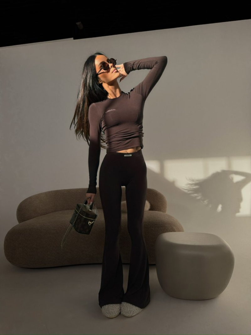 Woman's High Waist Flared Leggings