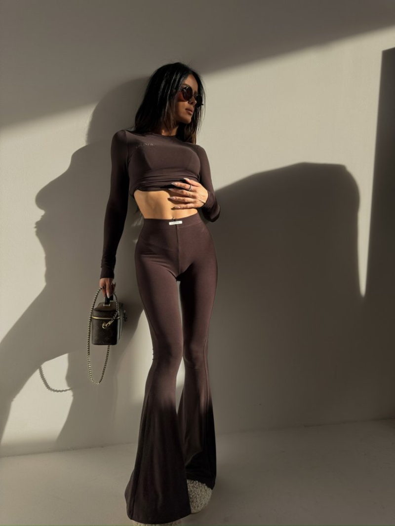 Woman's High Waist Flared Leggings