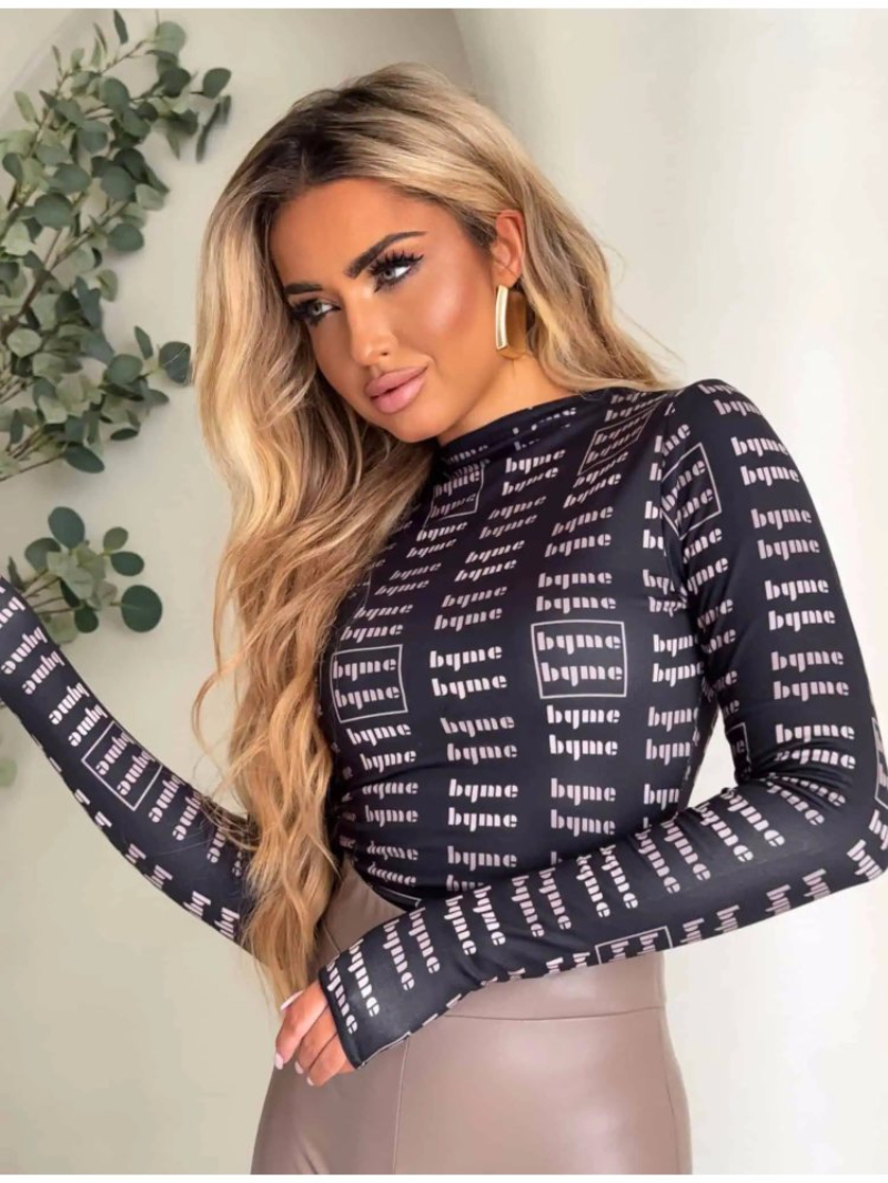 Woman's High-neck long-sleeved letter print fitted top