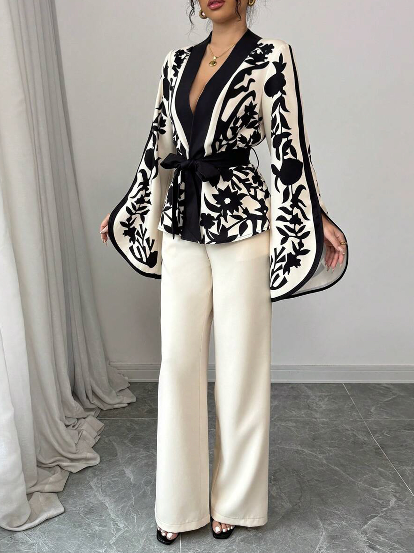 Women's Black and White Floral Print Belted Kimono-Style Blouse