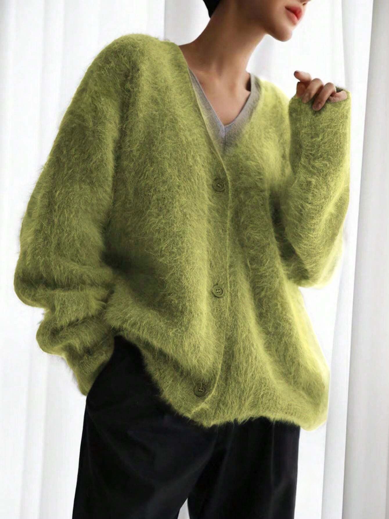 Fruit-green fleece V-neck cardigan, loose single-breasted knit jacket