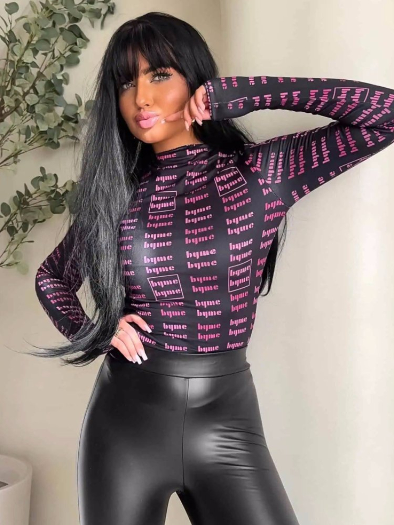 Woman's High-neck long-sleeved letter print fitted top