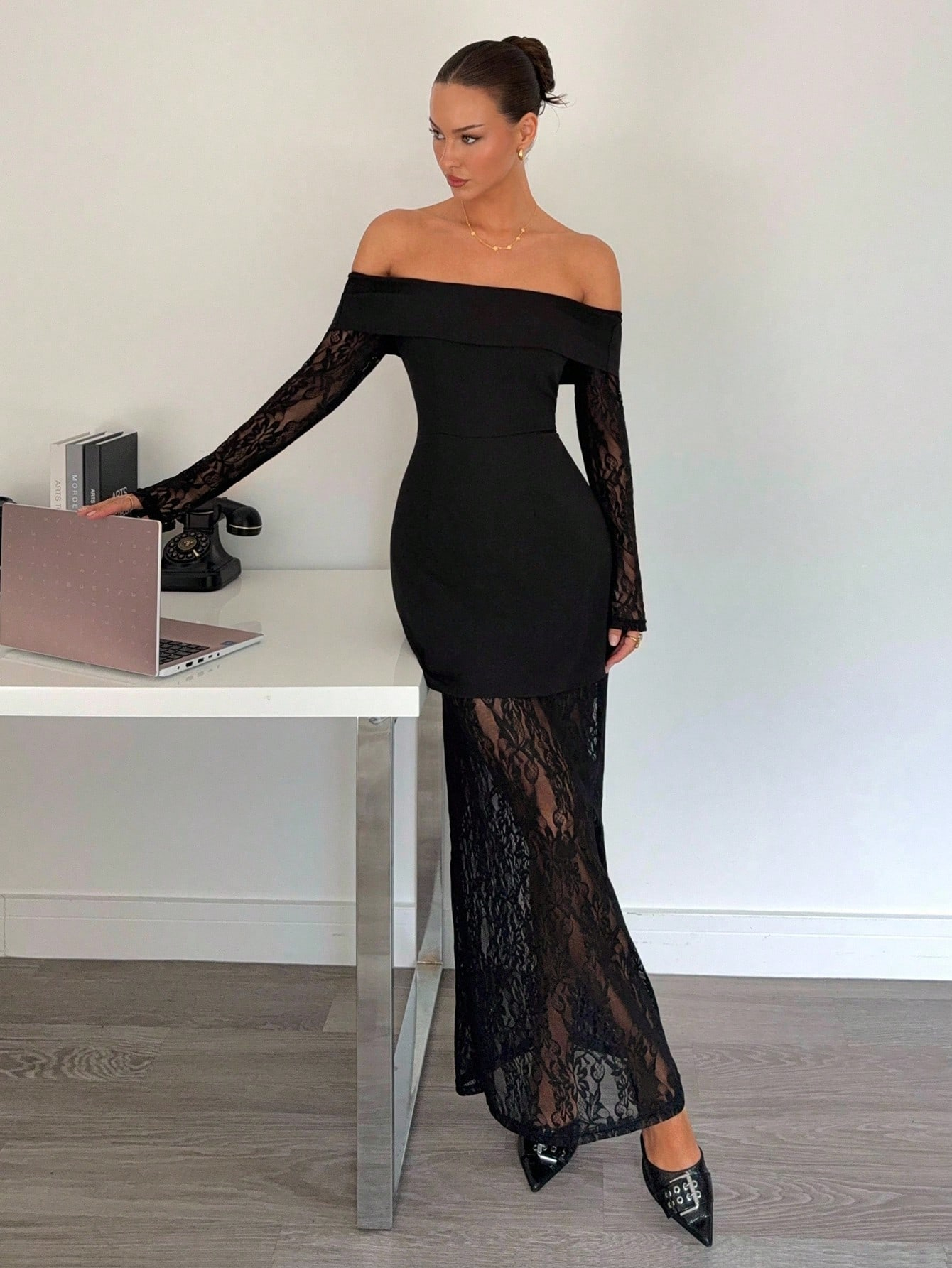 Woman'S Black Off-Shoulder Sheer Lace Long Sleeve Maxi Dress