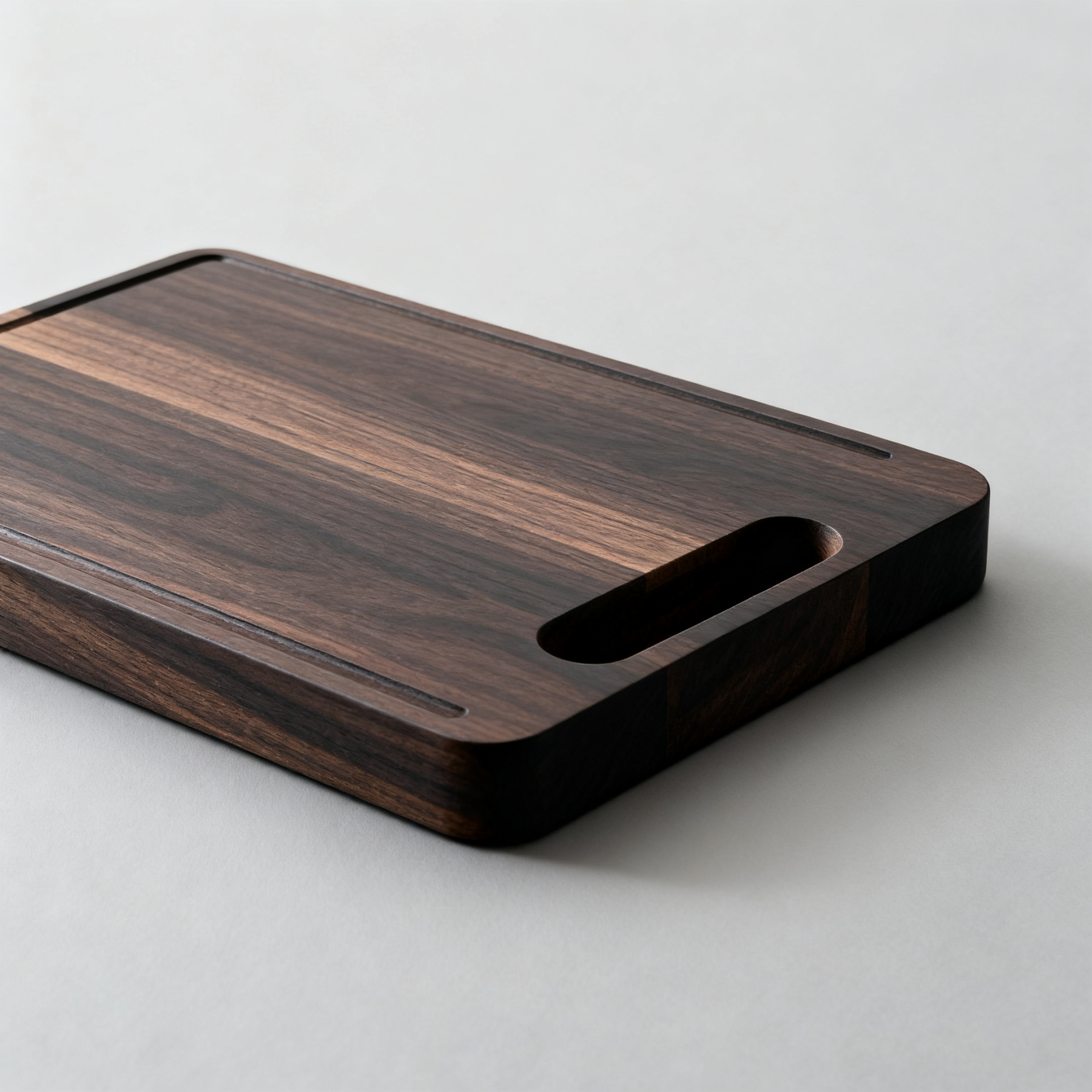 Schickes Schneidebrett aus Schwarz-Nussbaumholz