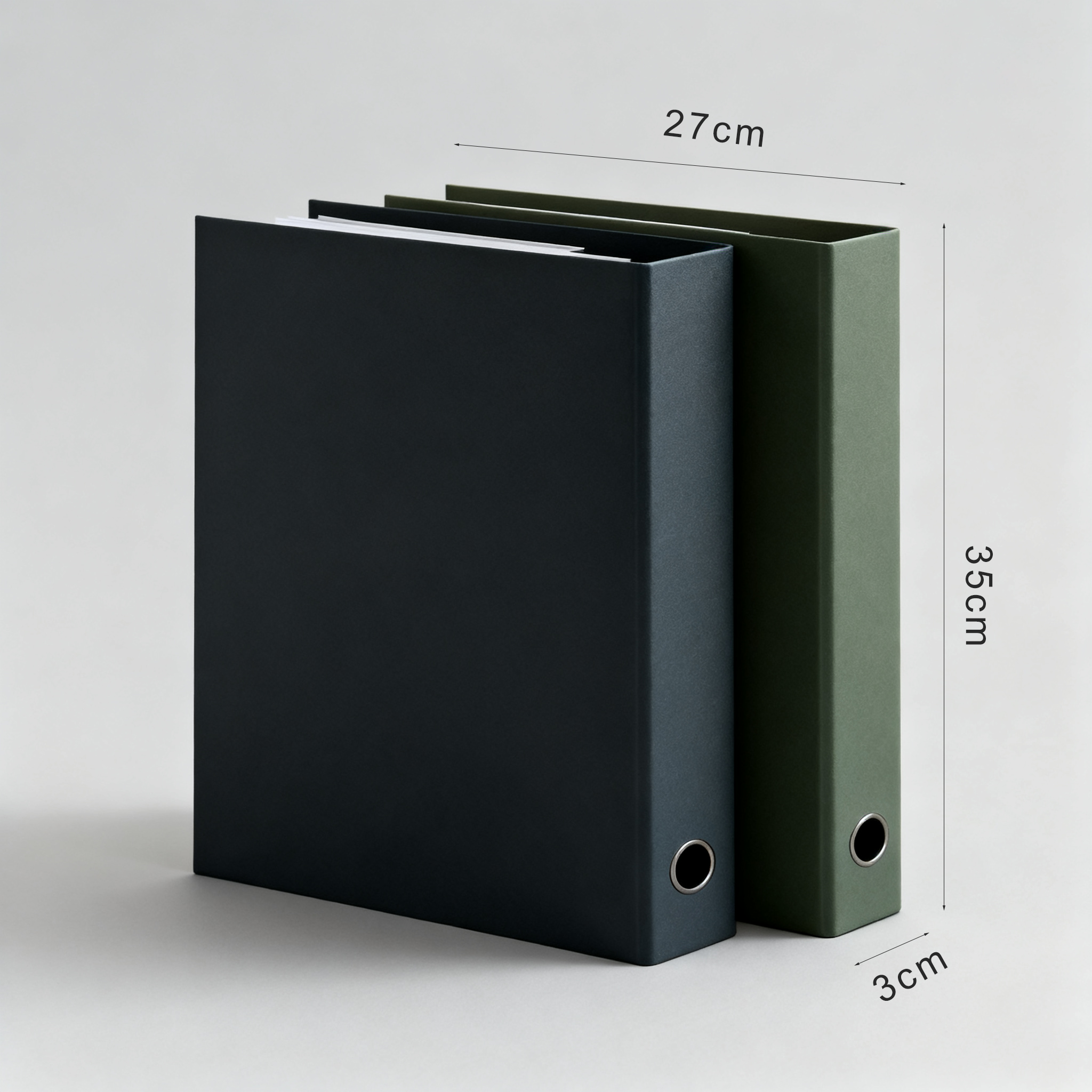 Elegante Ordner aus Leder und Metall f&uuml;r B&uuml;roorganisation