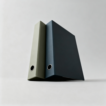 Minimalistisches Aktenset aus Metall und Leder(Enthält 3-4 Ordner)