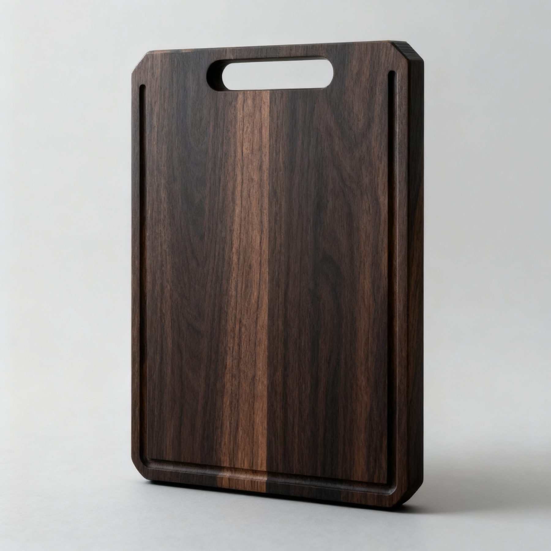 Schickes Schneidebrett aus Schwarz-Nussbaumholz