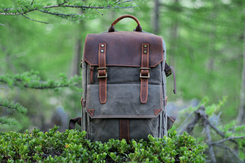 camera bag backpack with dividers to store telephoto-lens zoom, lens filters, lens caps or lens hood