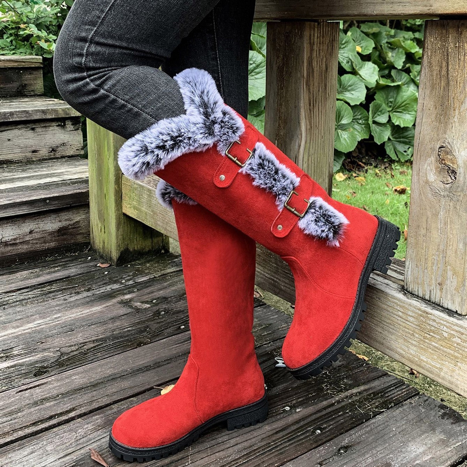 Women's Plush Winter Boots with Thick Platform Sole & Buckle Closure