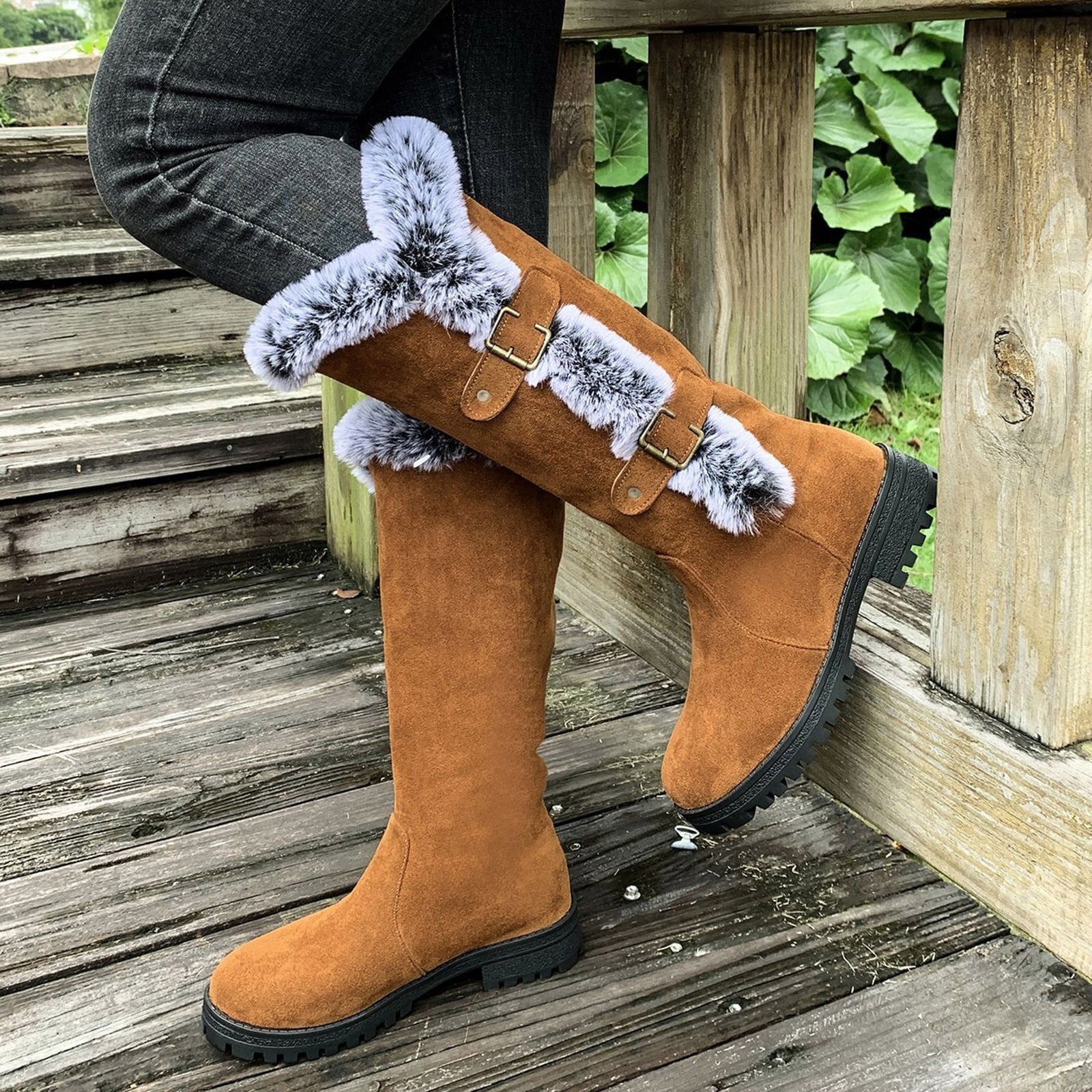 Women's Plush Winter Boots with Thick Platform Sole & Buckle Closure