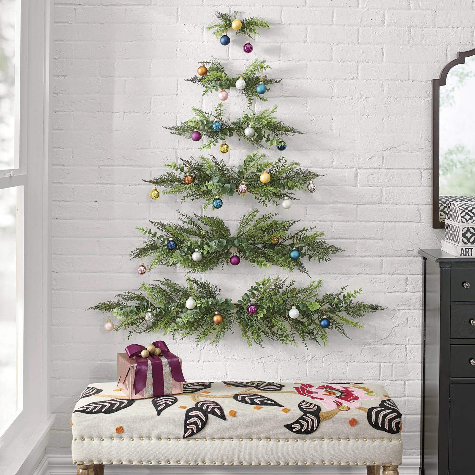 Wall-Hanging Christmas Tree – Cozy Indoor Holiday Décor 