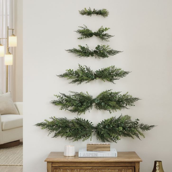 Wall-Hanging Christmas Tree – Cozy Indoor Holiday Décor 