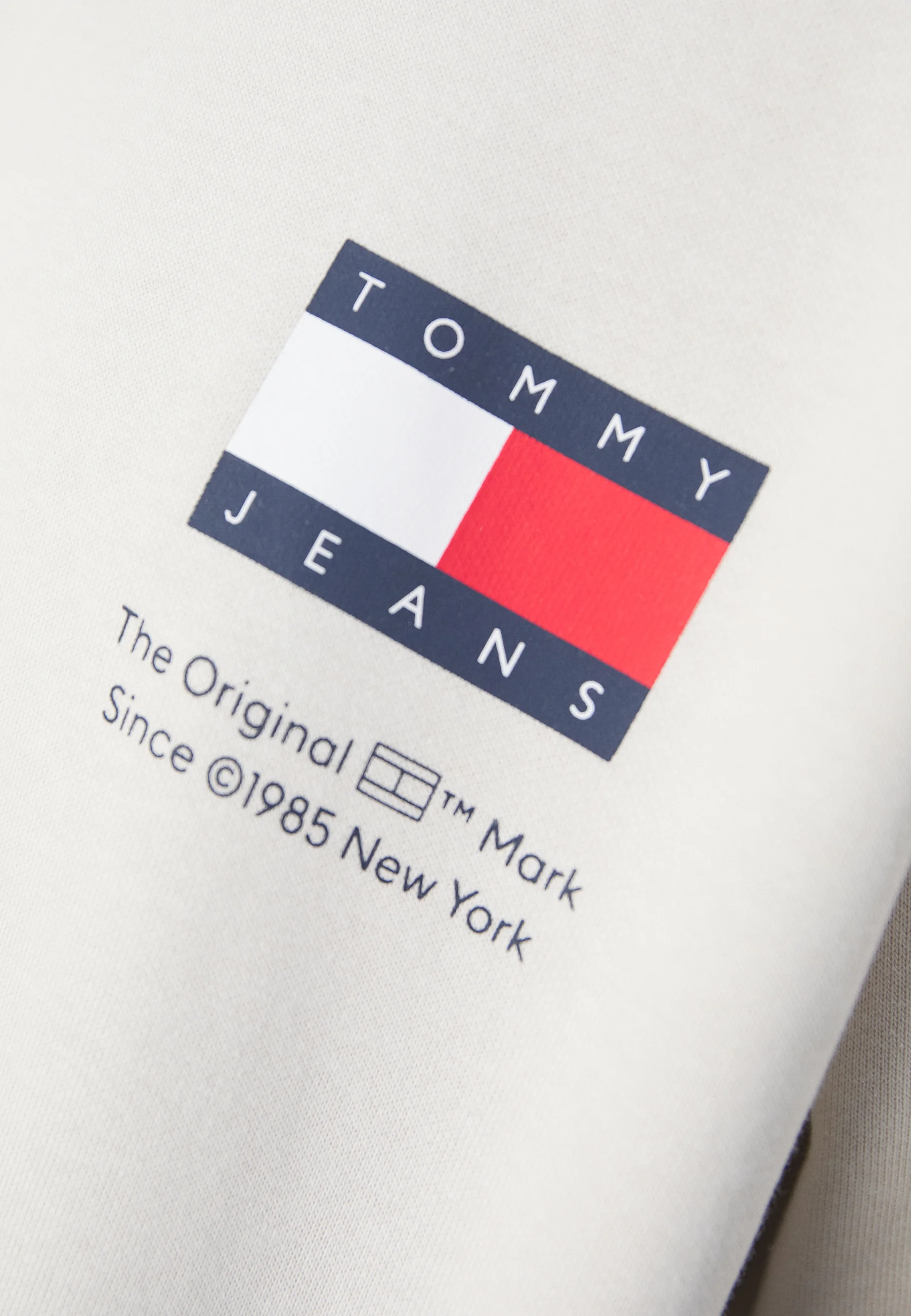 Basic Unisex Sweatshirt