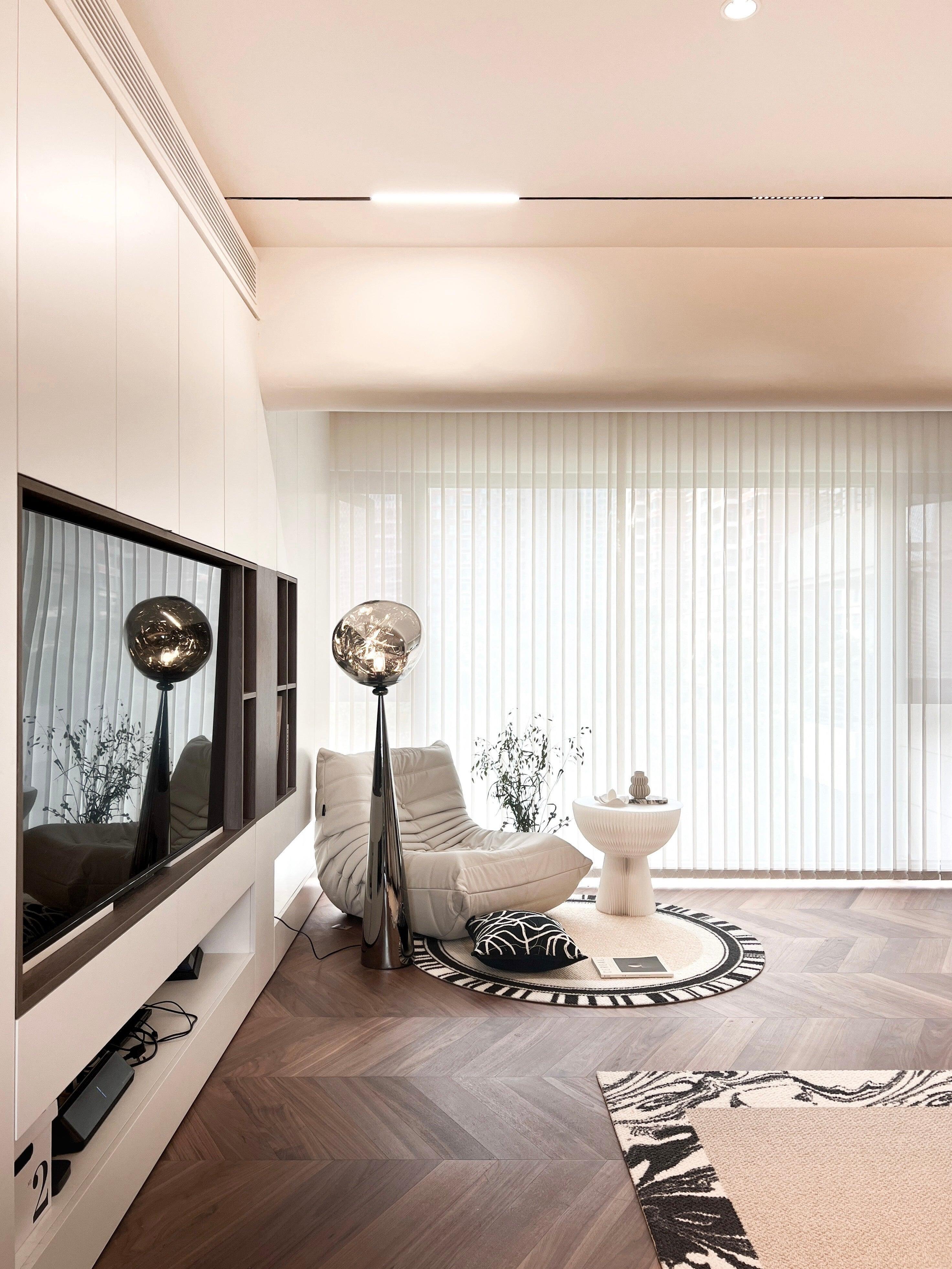 Twisted dynamic Glass Cone Floor Lamp