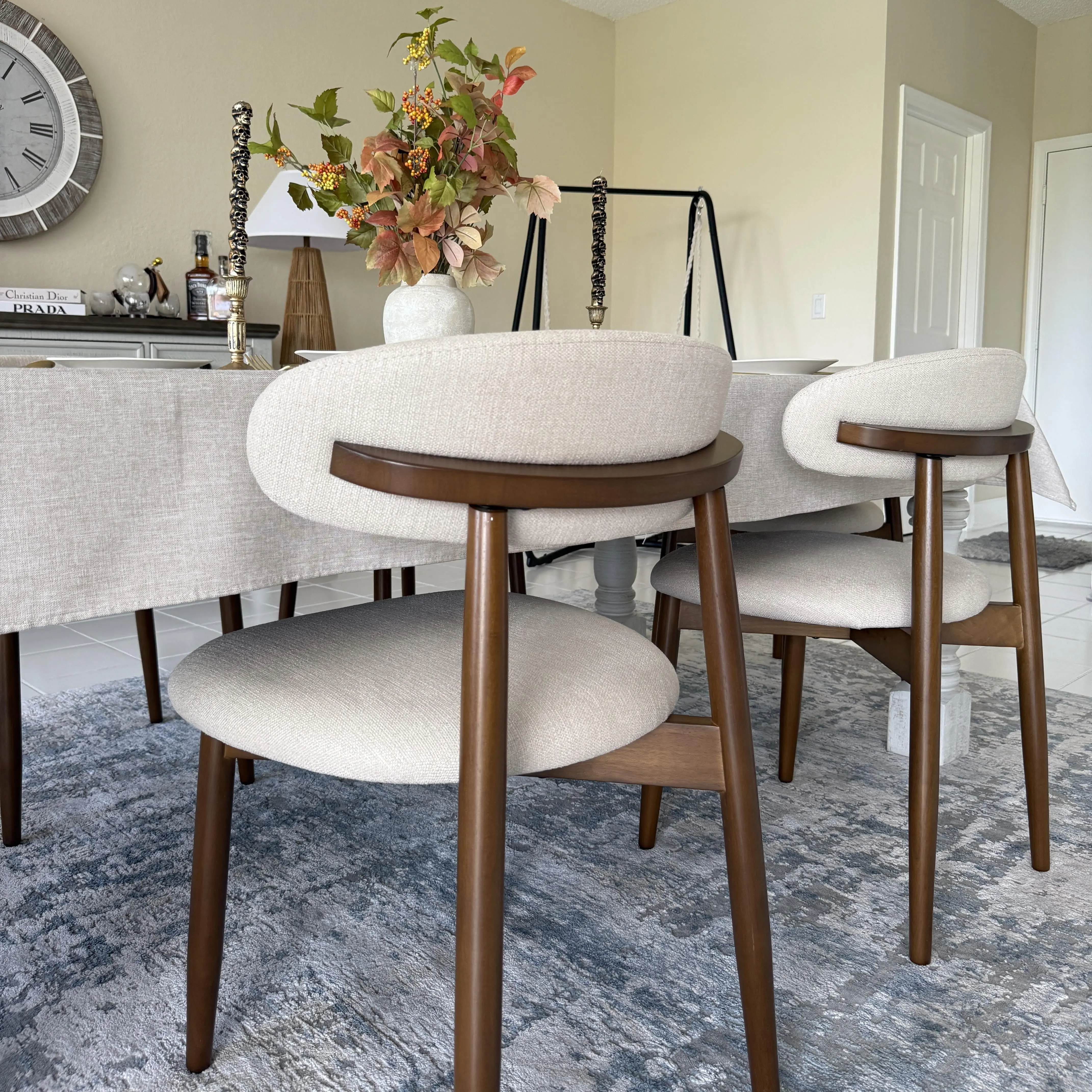 Modern Upholstered Dining Chair – Ergonomic Backrest, Premium Fabric Finish & Natural Wood Frame