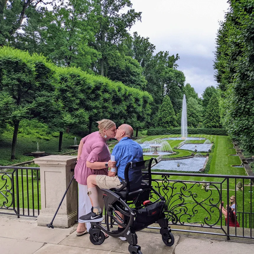 Sit-to-stand wheelchair walker