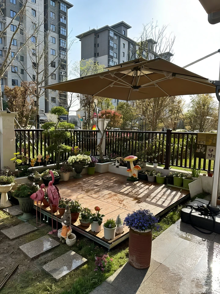 Adjustable height self-leveling deck tile system outdoor flooring Backyard DIY interlocking flooring patio Campground Terrace