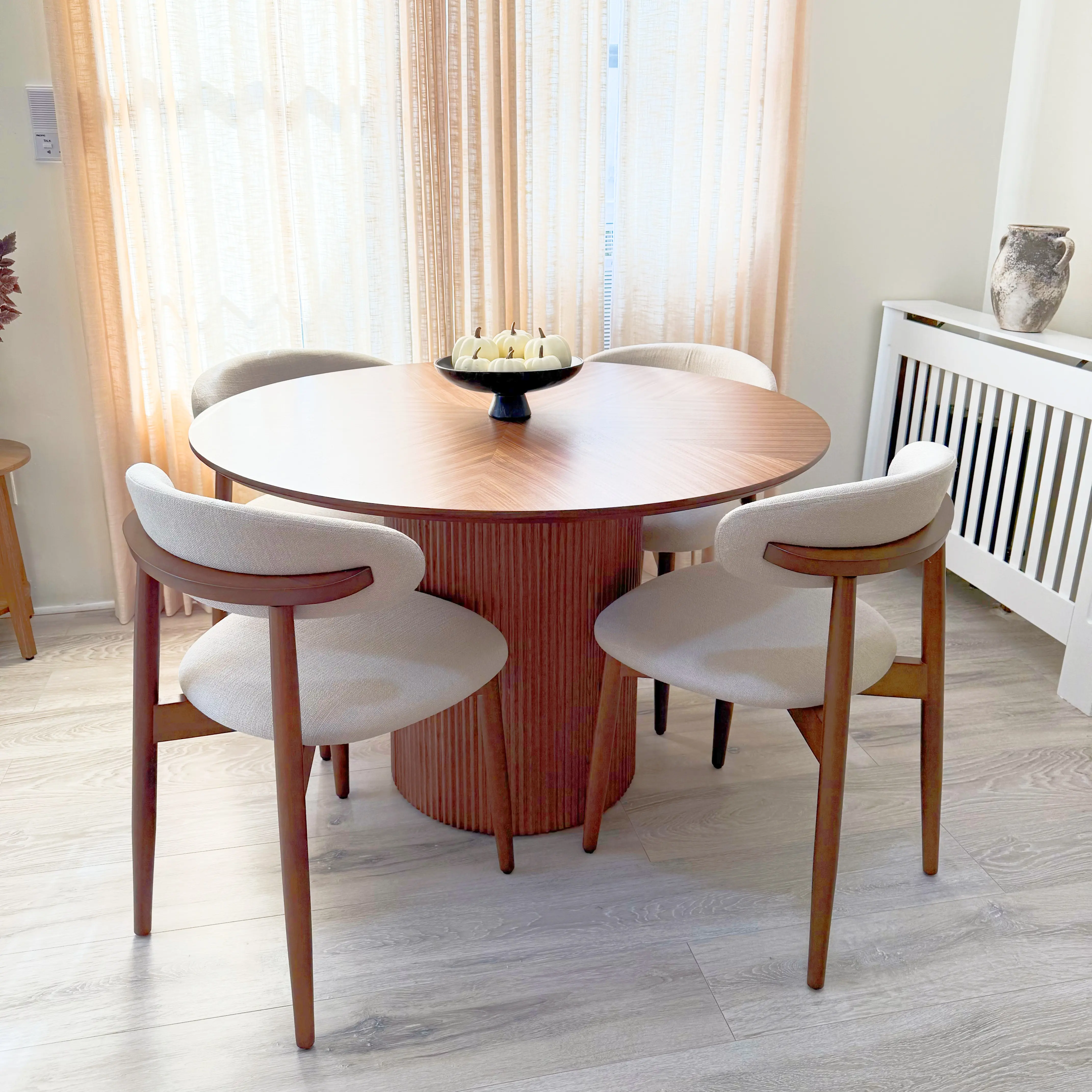 Modern Upholstered Dining Chair – Ergonomic Backrest, Premium Fabric Finish & Natural Wood Frame