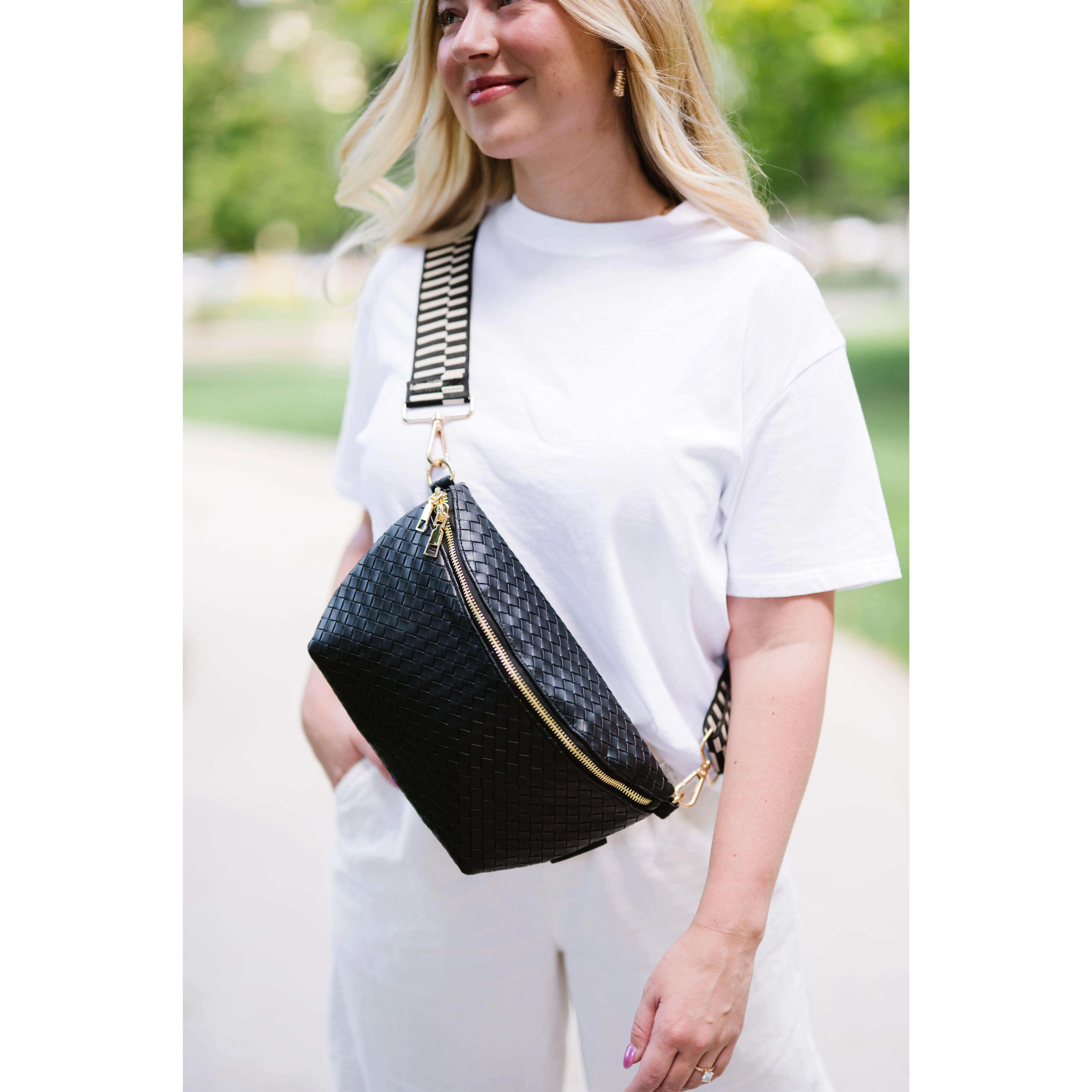 Oversized Belt Bag – Adjustable Strap, Spacious Storage & Versatile Everyday Carry Design