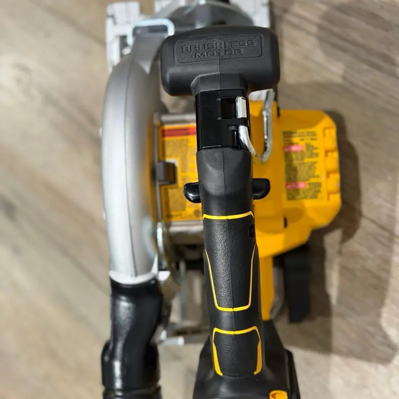 20V  Cordless Brushless 6-1/2 in. Sidewinder Style Circular Saw