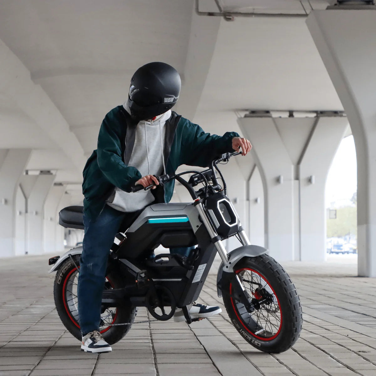Electric bicycles equipped with 72V batteries offer a range of 300 miles, allowing for longer and smarter riding.