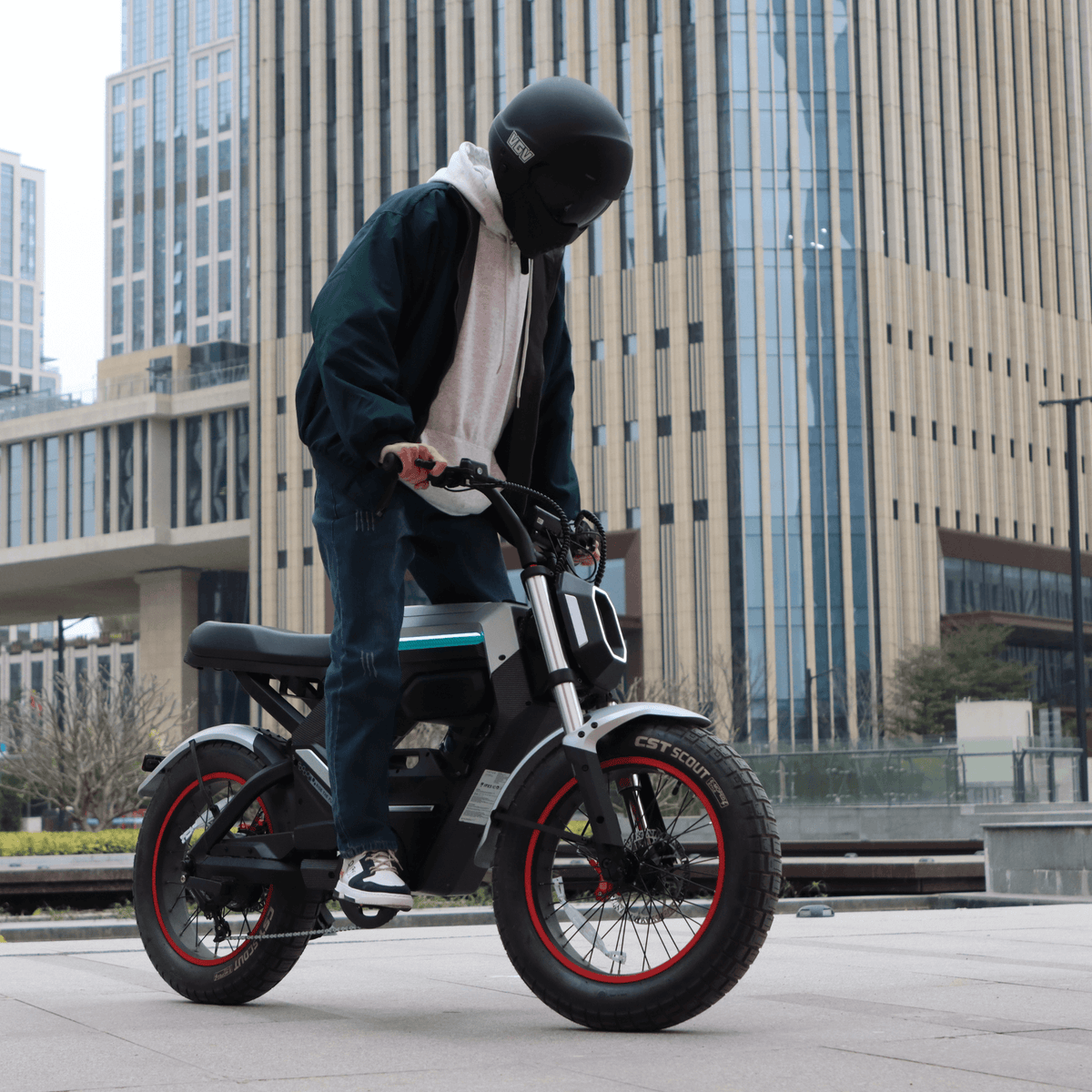 Electric bicycles equipped with 72V batteries offer a range of 300 miles, allowing for longer and smarter riding.