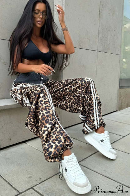 Athleisure Leopard Print Mid-Rise Cuffed Pants