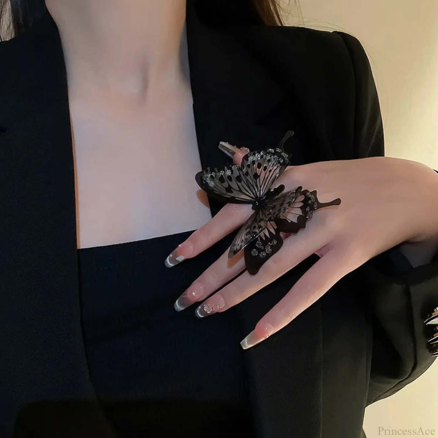 Big Butterfly Medieval Ring black1