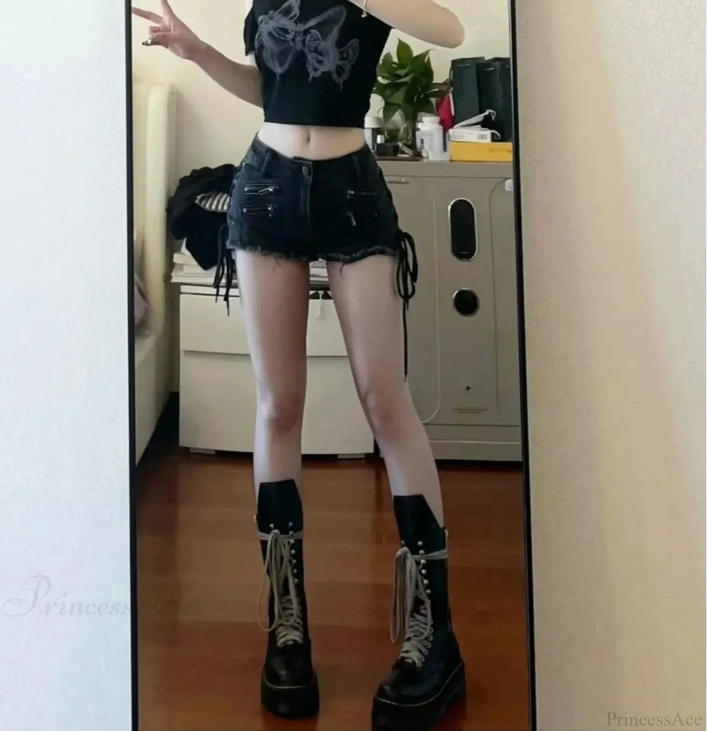 Dark Unfinished Zip Short Black / S