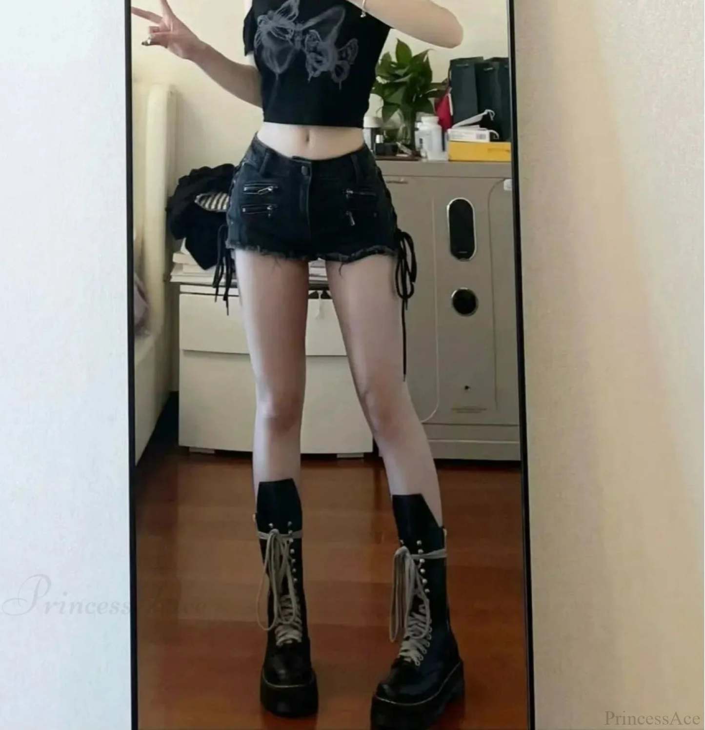 Dark Unfinished Zip Short Black / S