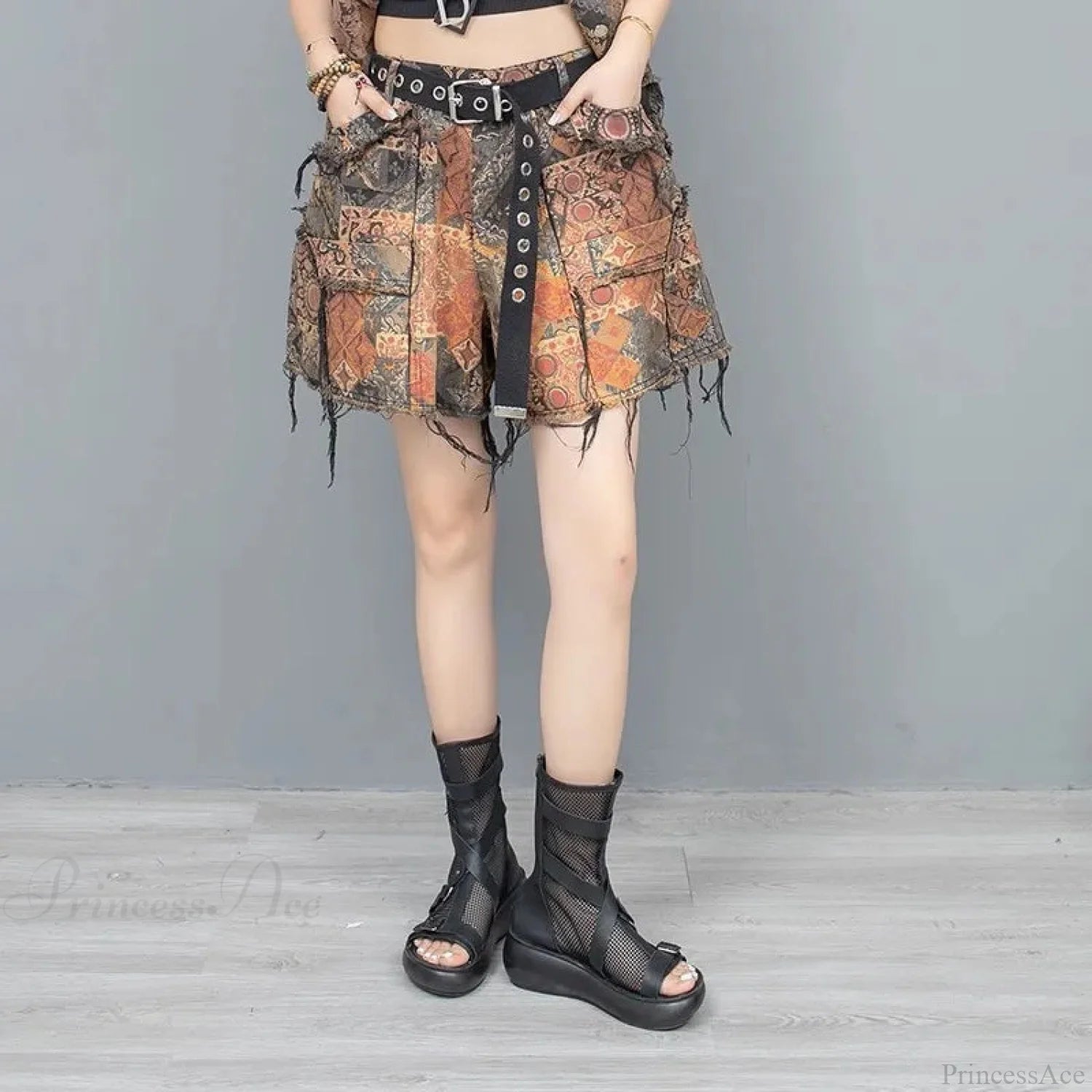 Distraught Imprinted Denim Short brown / One Size