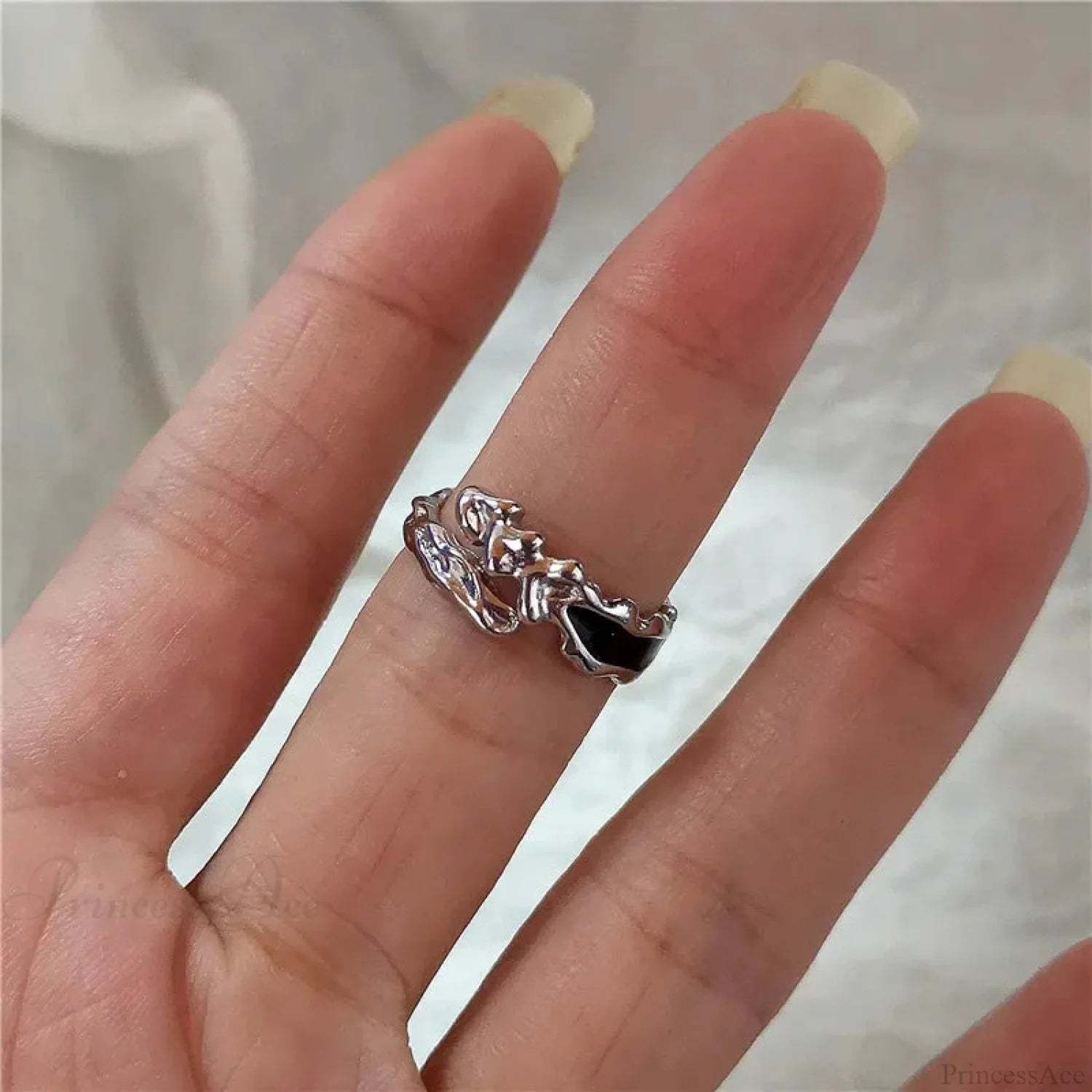 Gothic Cross Heart Luxury Ring sliver2