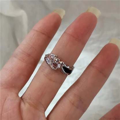 Gothic Cross Heart Luxury Ring sliver2