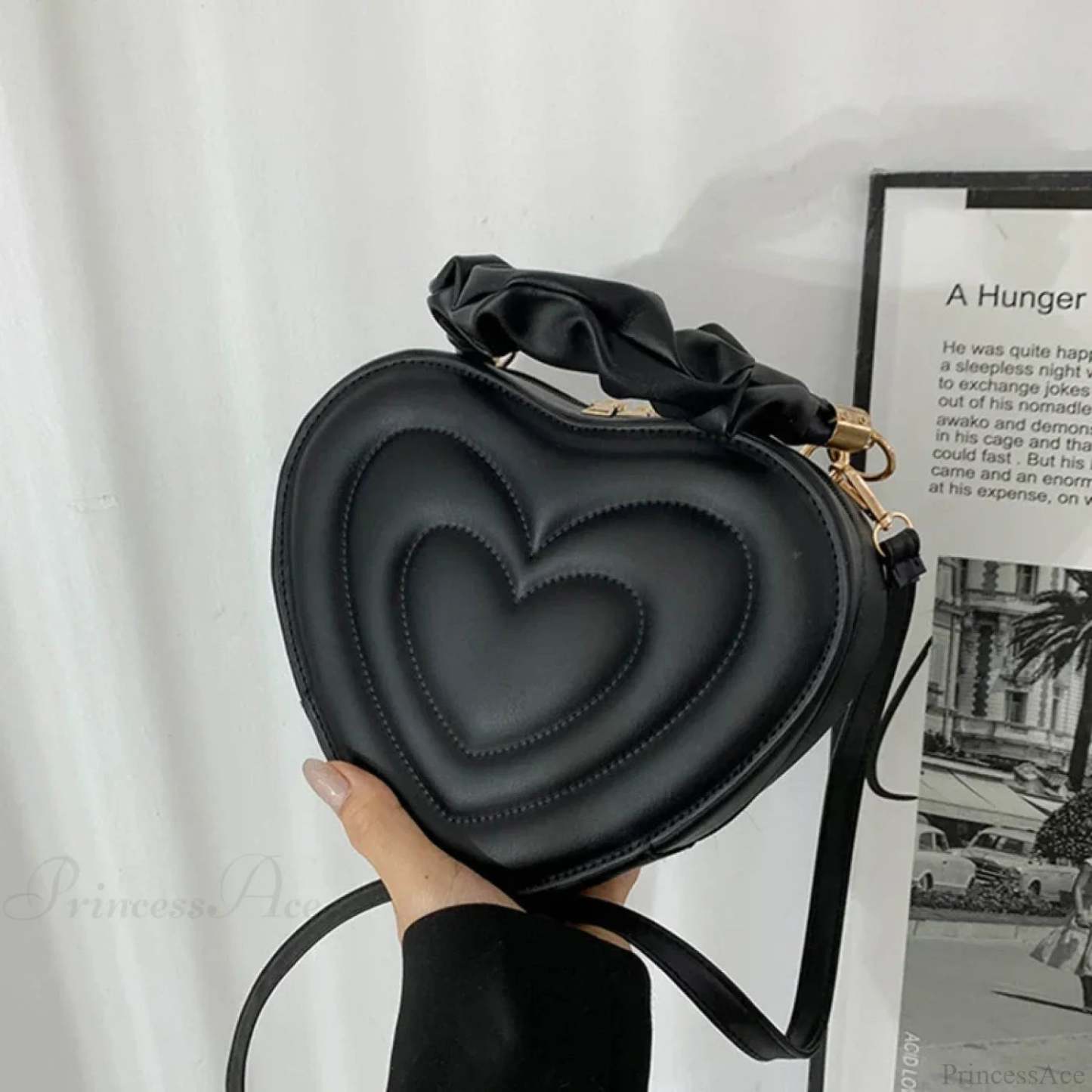 Luxury Quilted PU Leather Heart Crossbody Black / 22x19x8cm crossbody-250126