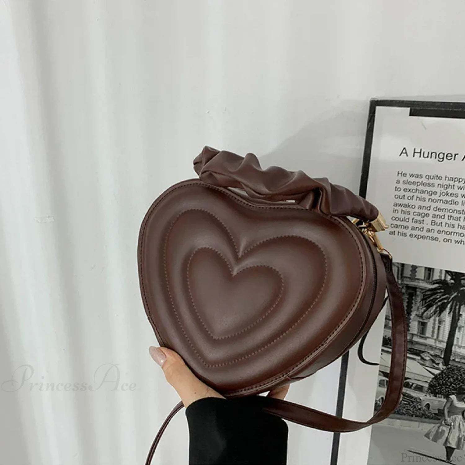 Luxury Quilted PU Leather Heart Crossbody coffee / 22x19x8cm crossbody-250126