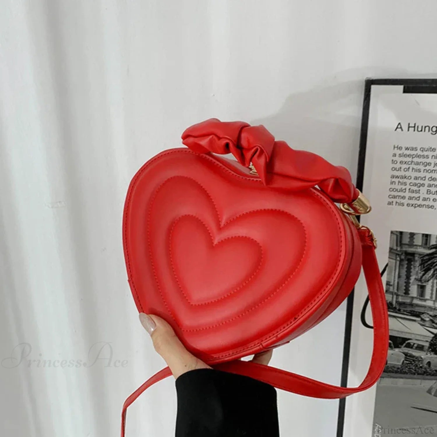 Luxury Quilted PU Leather Heart Crossbody Red / 22x19x8cm crossbody-250126