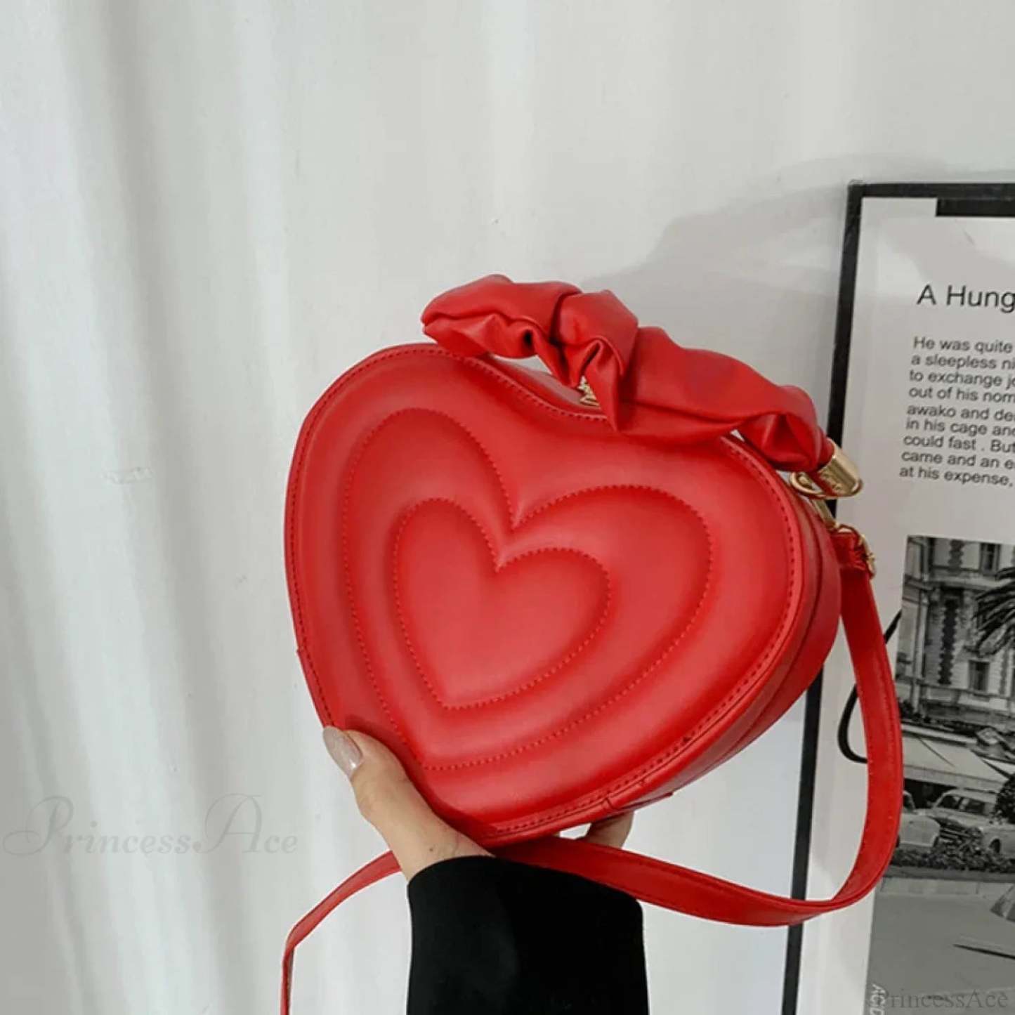 Luxury Quilted PU Leather Heart Crossbody Red / 22x19x8cm crossbody-250126