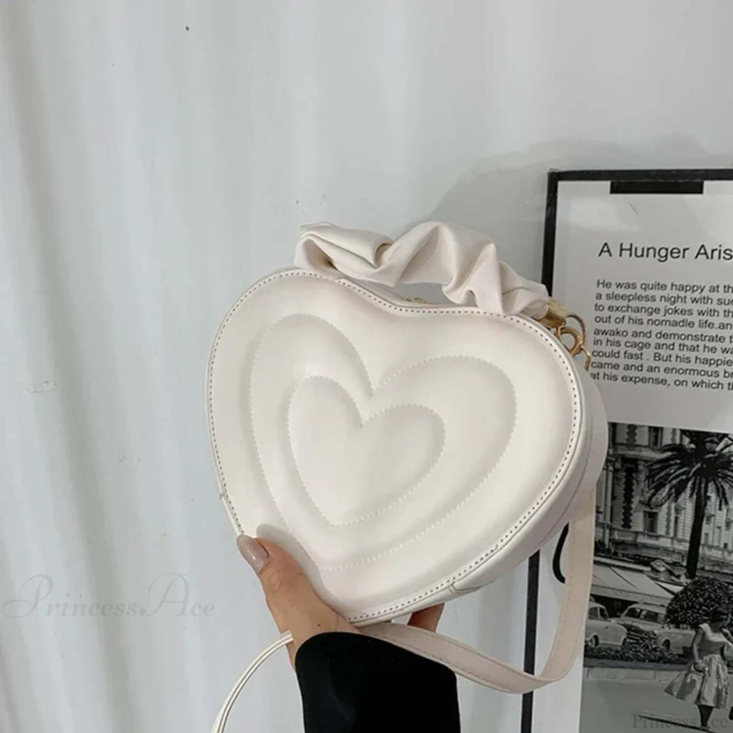 Luxury Quilted PU Leather Heart Crossbody White / 22x19x8cm crossbody-250126