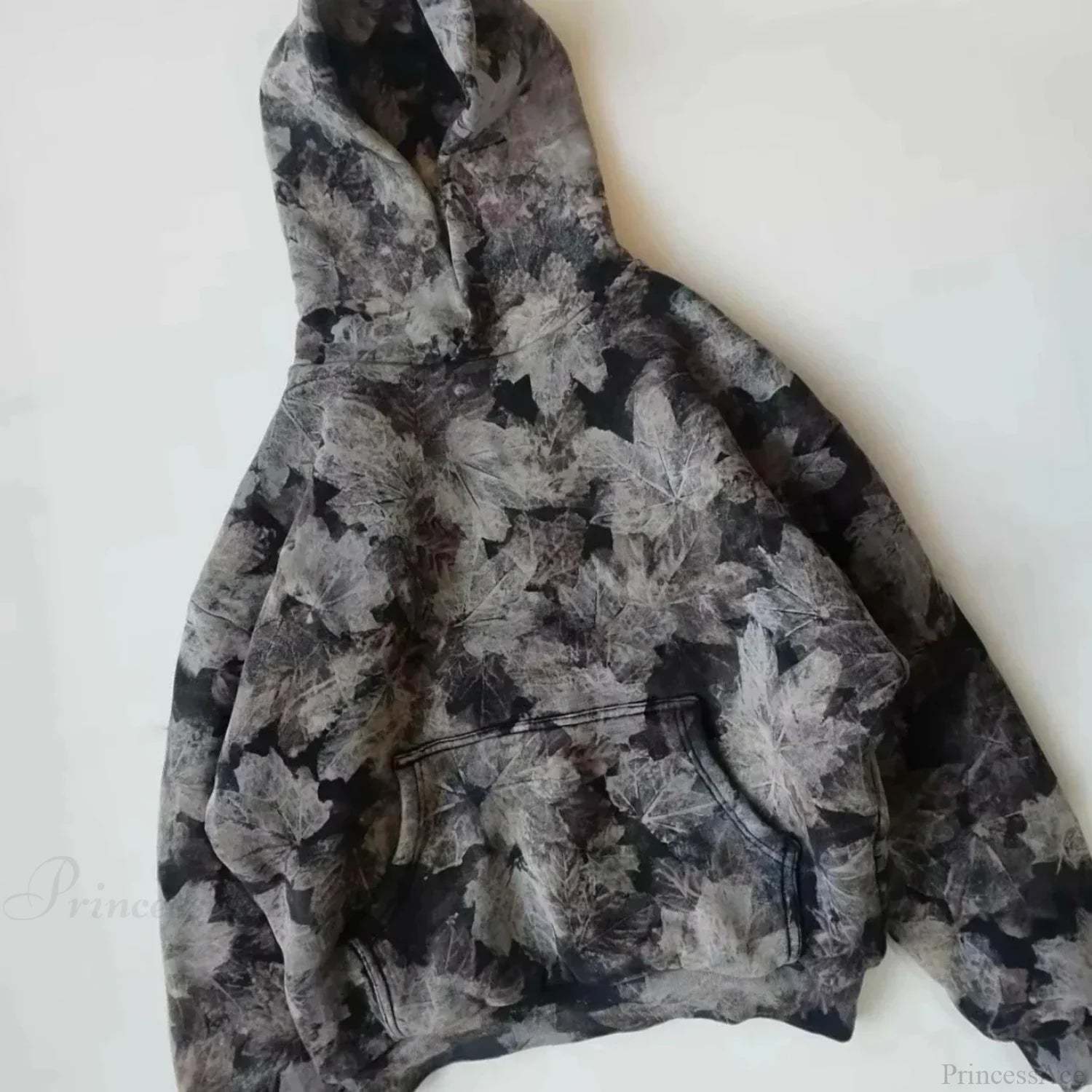 Maple Leaf Graphic Pullover Hoodie