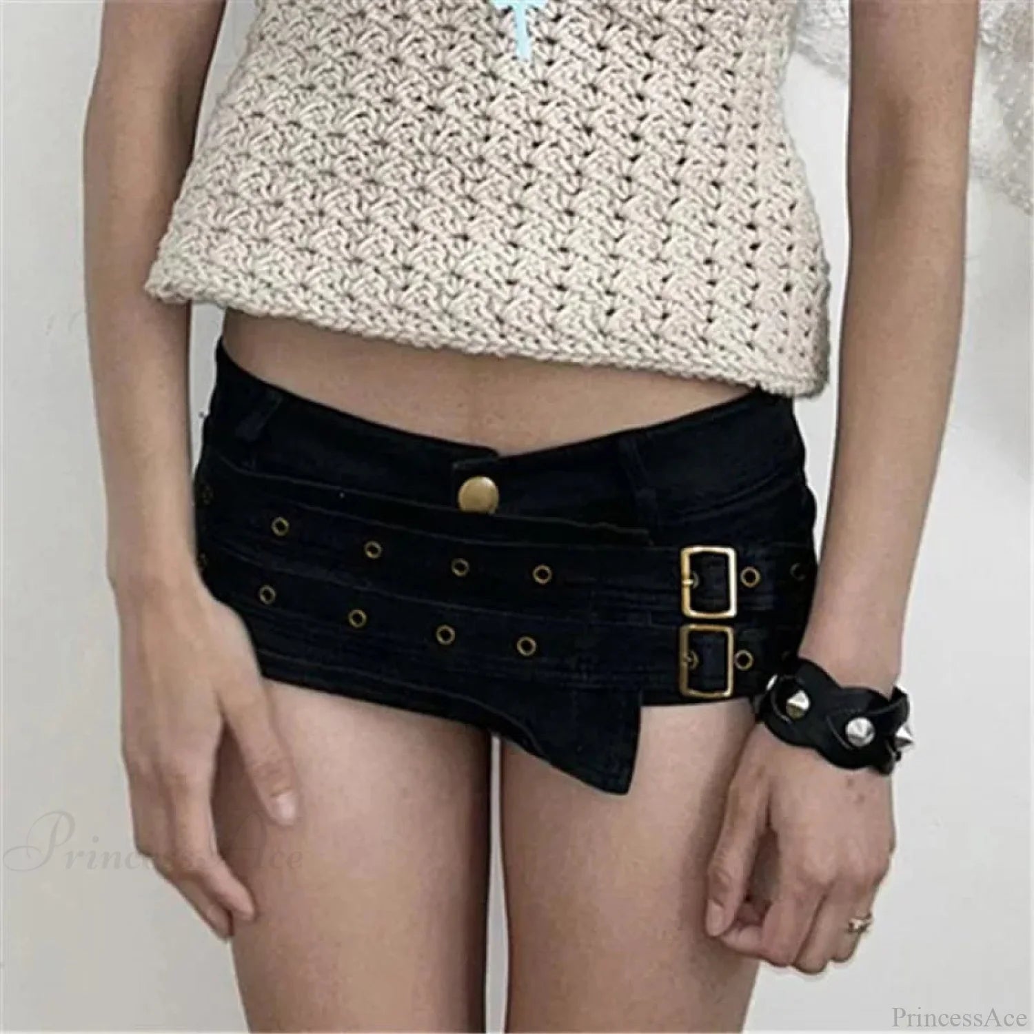 Metal Clasp Low Waist Short Black / S