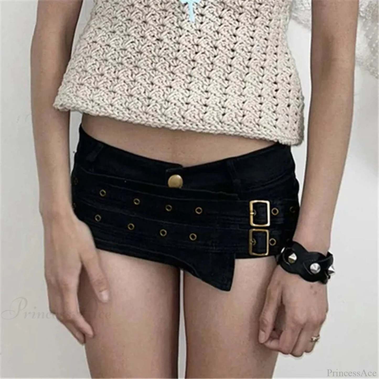 Metal Clasp Low Waist Short Black / S