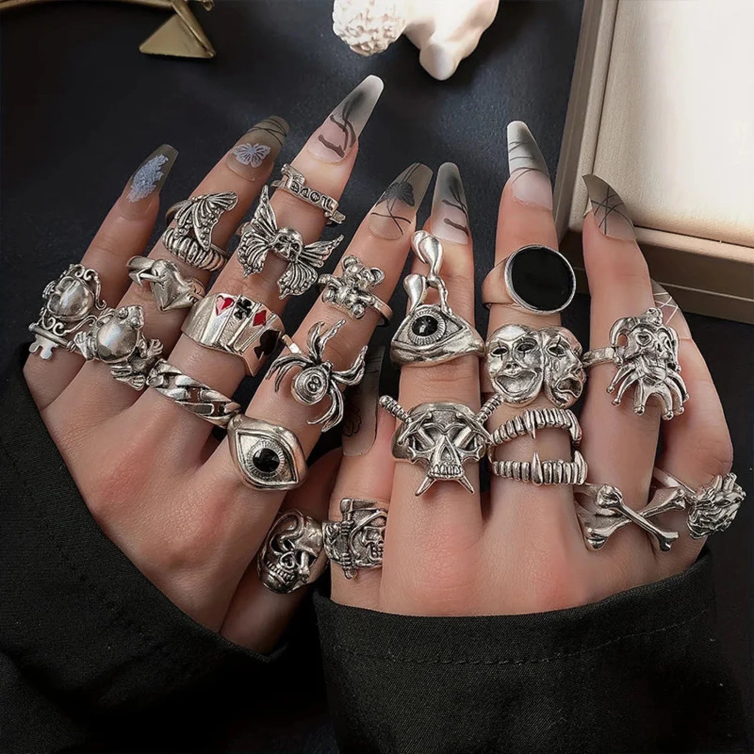 Rebellious Dark Skeleton Spider Ring sliver