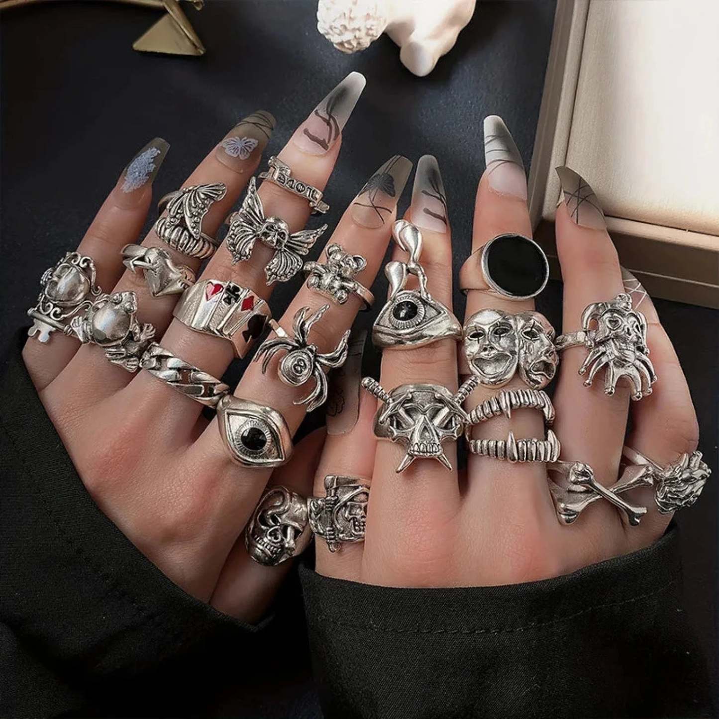 Rebellious Dark Skeleton Spider Ring sliver